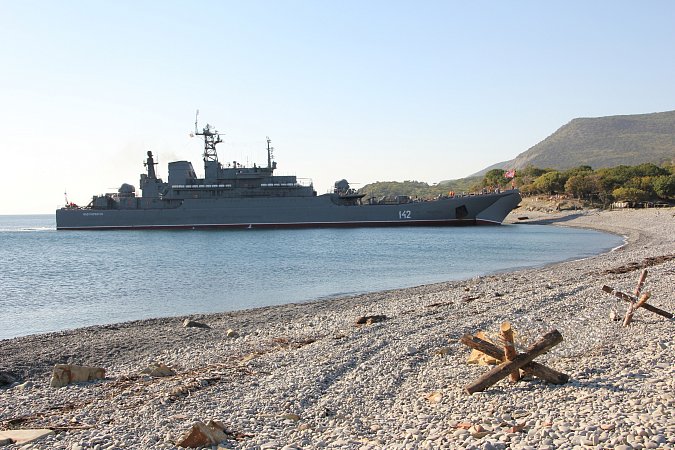 БДК "Новочеркасск" на высадке десанта